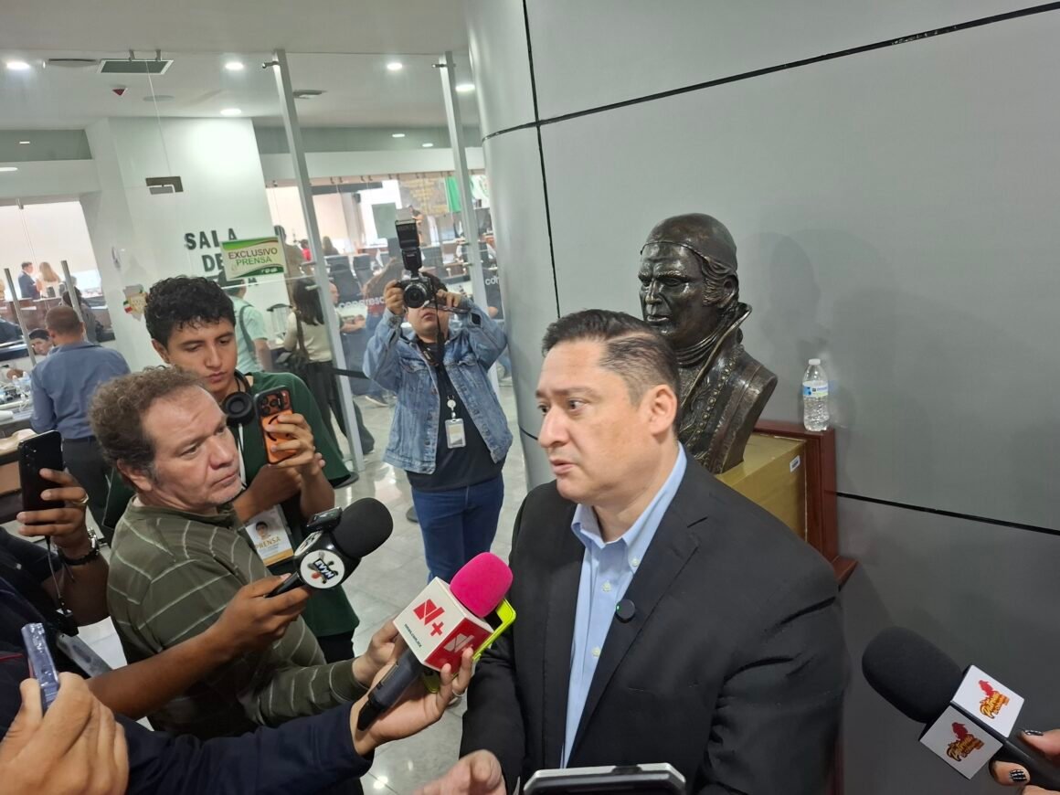 20261001_121445 “A lo mejor somos torteros, pero no huachicoleros”: Chávez responde a Morena