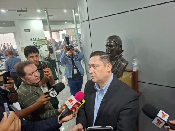 “A lo mejor somos torteros, pero no huachicoleros”: Chávez responde a Morena