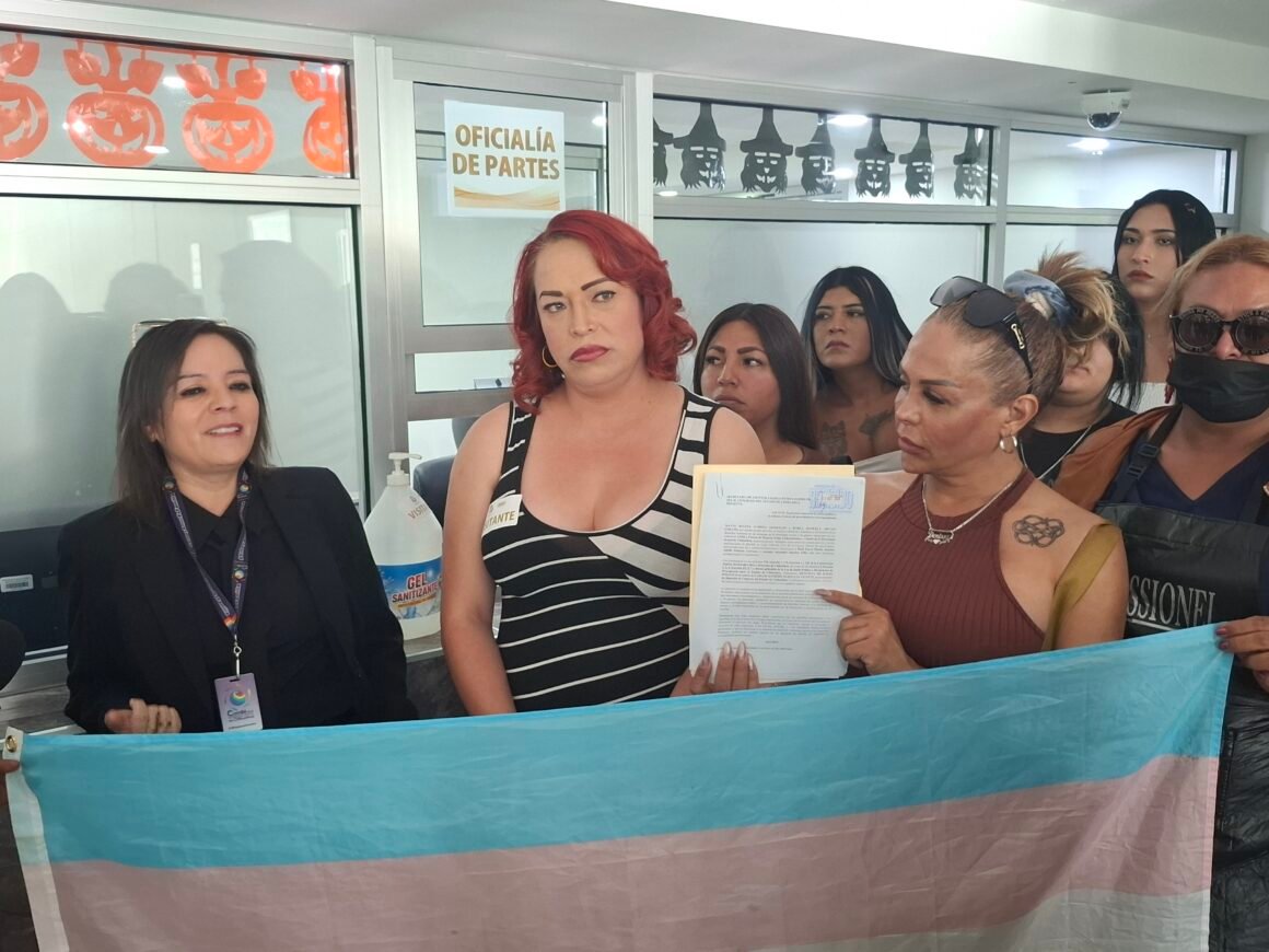 Tras denuncias por comentarios transfóbicos, mujeres trans buscan juicio político contra Olson