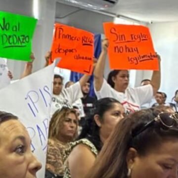 Panistas se manifiestan en reunión del Comité Municipal y dicen “no al dedazo”