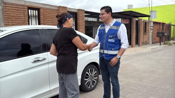Rafa Loera suma otro recorrido de 12 horas; dialoga con vecinos de Quintas Carolinas