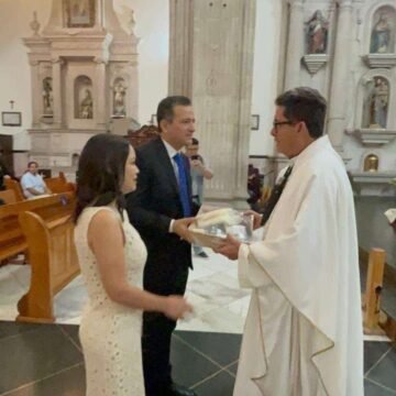 En plena misa, el Cura Viezcas “profetiza” a Bonilla como próximo gobernador