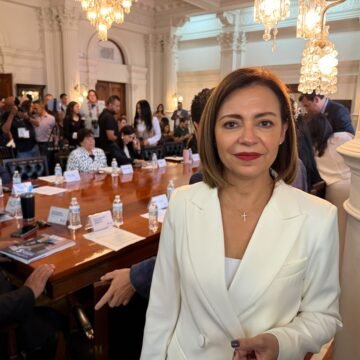 Rafa Loera y otros aspirantes detrás de la manifestación del PAN; les pido privilegiar la unidad; Isela Martínez