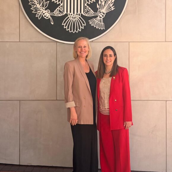 IMG-20261016-WA0015(1) Se reúne presidenta del TSJE Marcela Herrera con cónsul de Estados Unidos en Juárez, Katharine Beamer